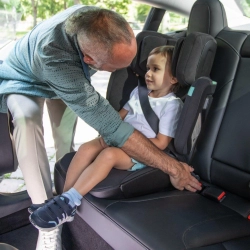 Urban Kanga i-Size Walaroo Anthrazite fotelik samochodowy dla dziecka 4-12 lat o wzroście 100-150 cm